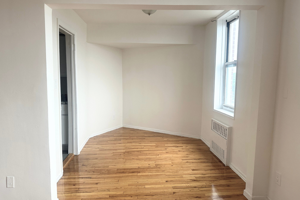 224-10 Jamaica Avenue - Photo 3