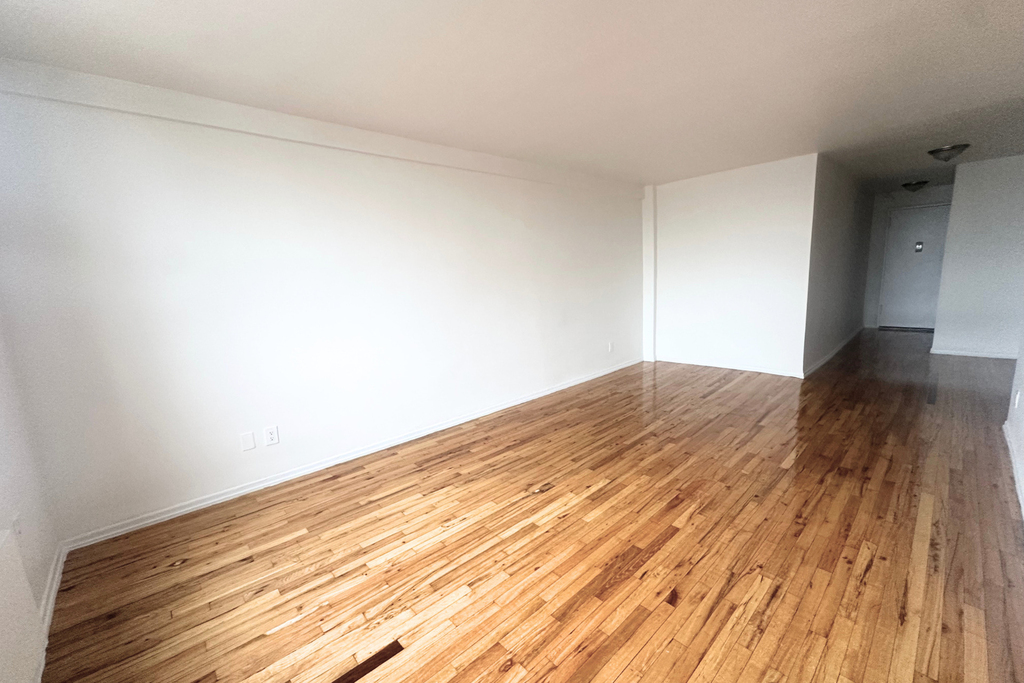 224-10 Jamaica Avenue - Photo 2