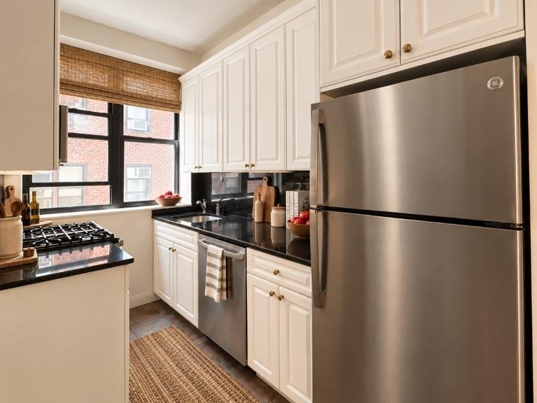 200 W 90th Street - Photo 4