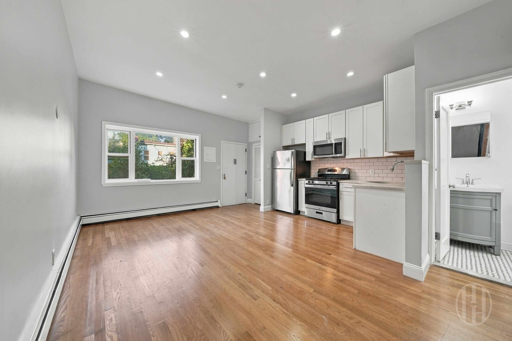 250 16th Street - Photo 2