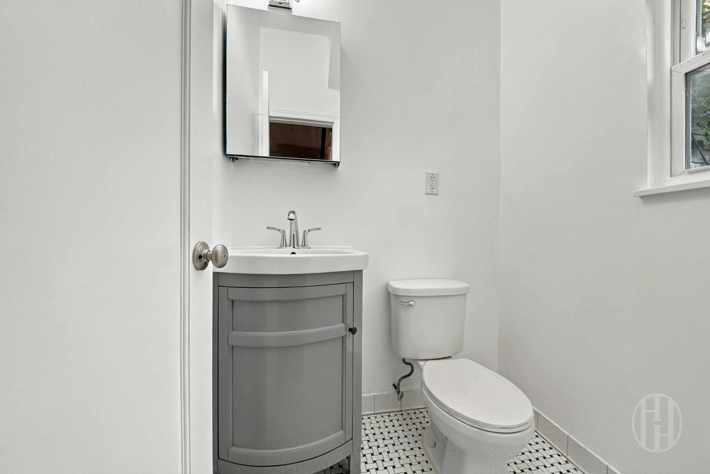 250 16th Street - Photo 8