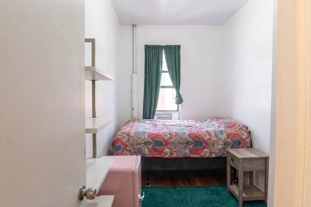 401 W 47th Street - Photo 3