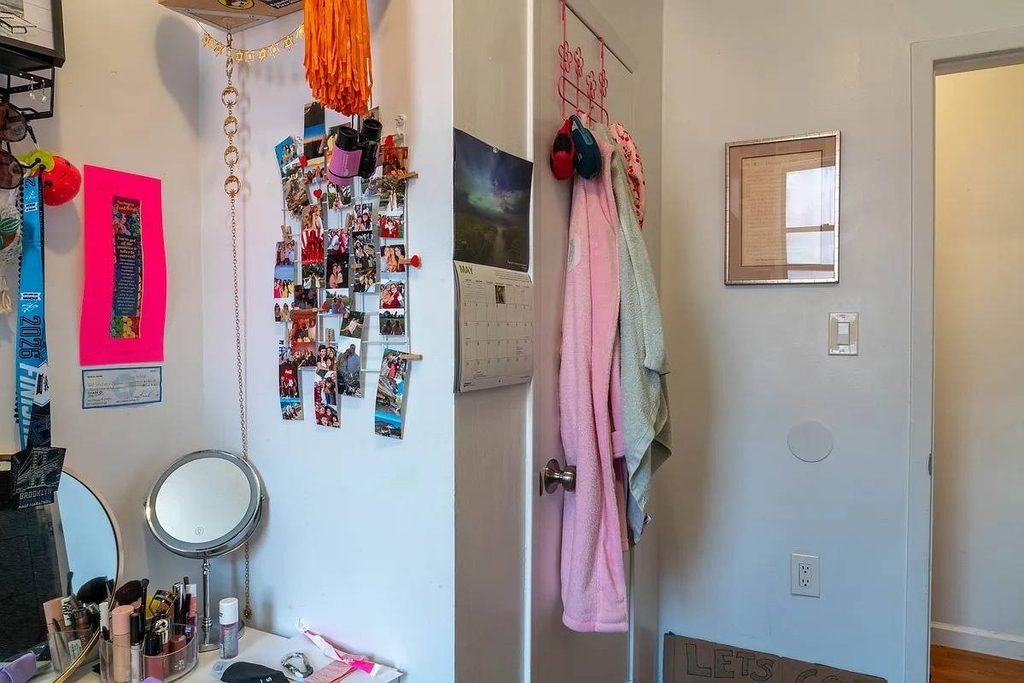 401 W 47th Street - Photo 17