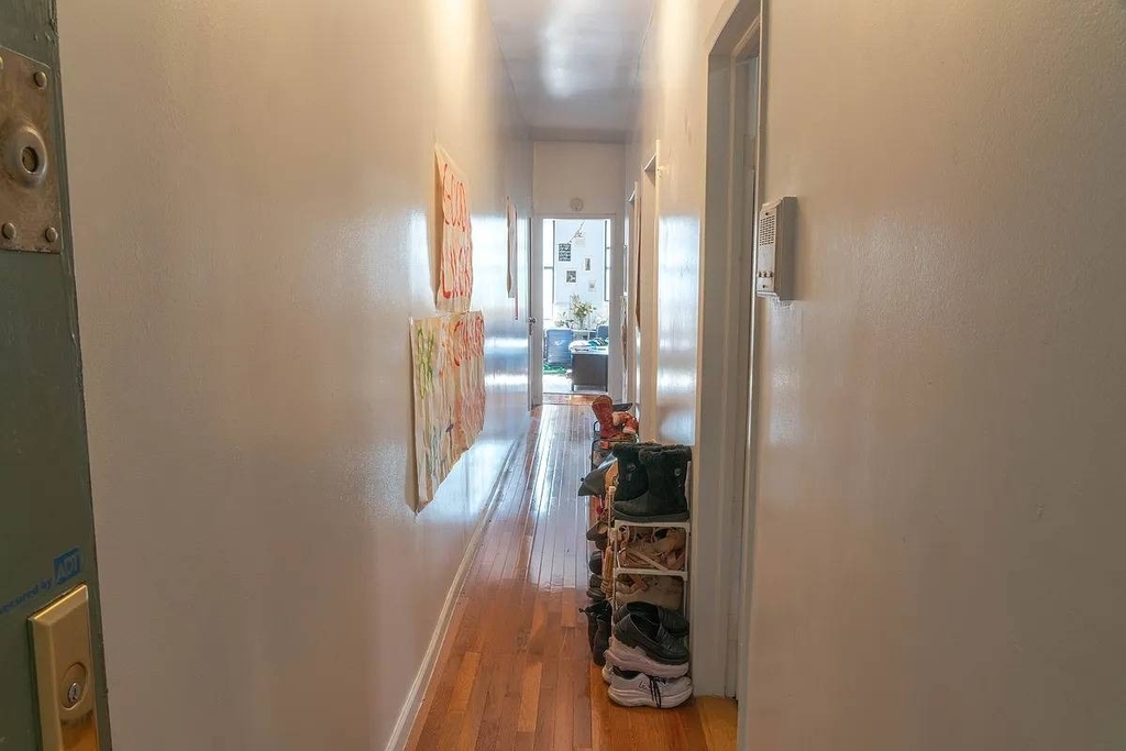 401 W 47th Street - Photo 9