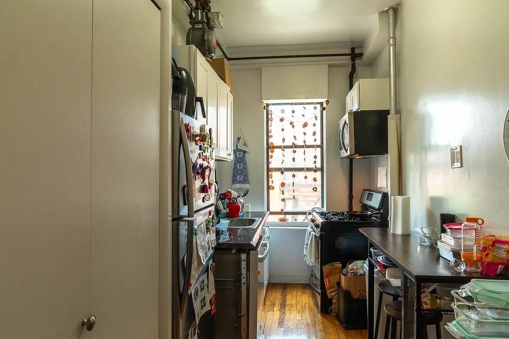 401 W 47th Street - Photo 18