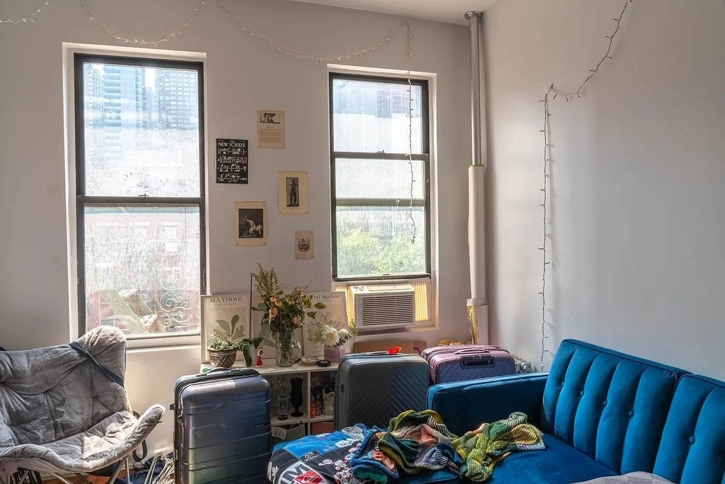 401 W 47th Street - Photo 8