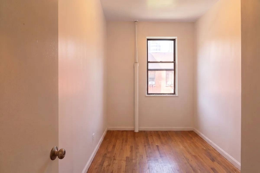 401 W 47th Street - Photo 4