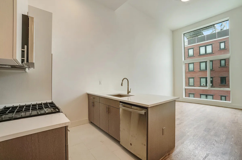 149 W 9th Street - Photo 1