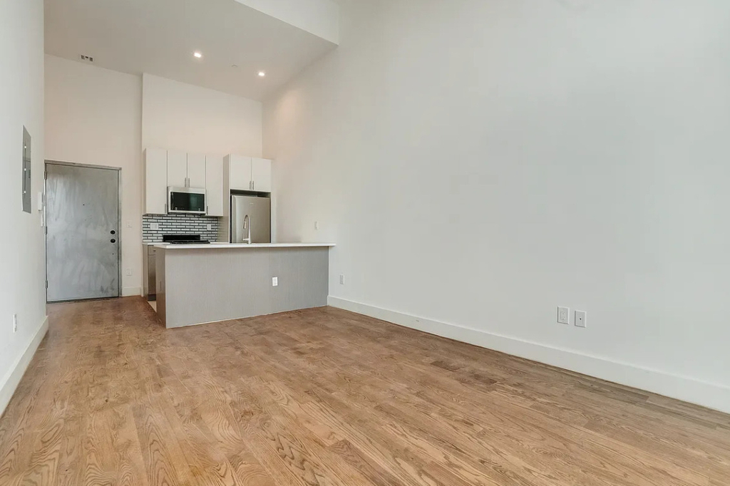 149 W 9th Street - Photo 2