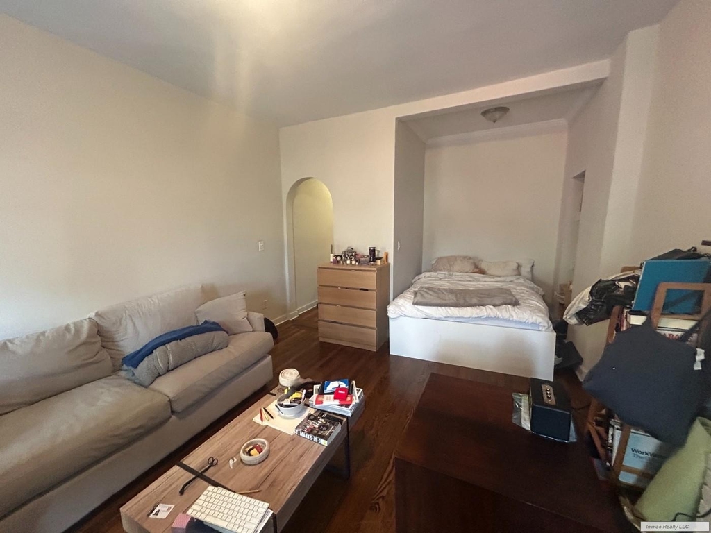 161 W 10th Street - Photo 4