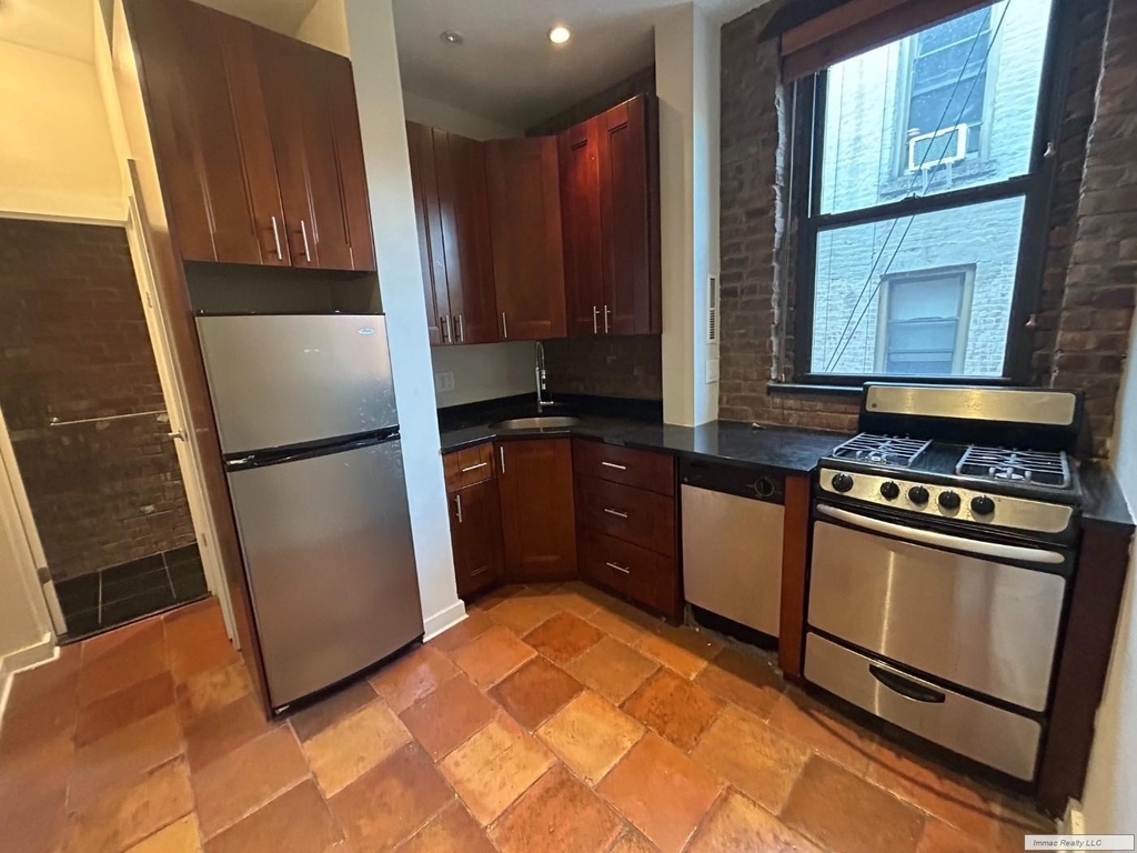 161 W 10th Street - Photo 7