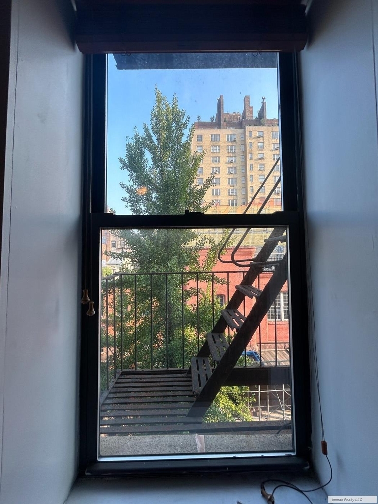 161 W 10th Street - Photo 17