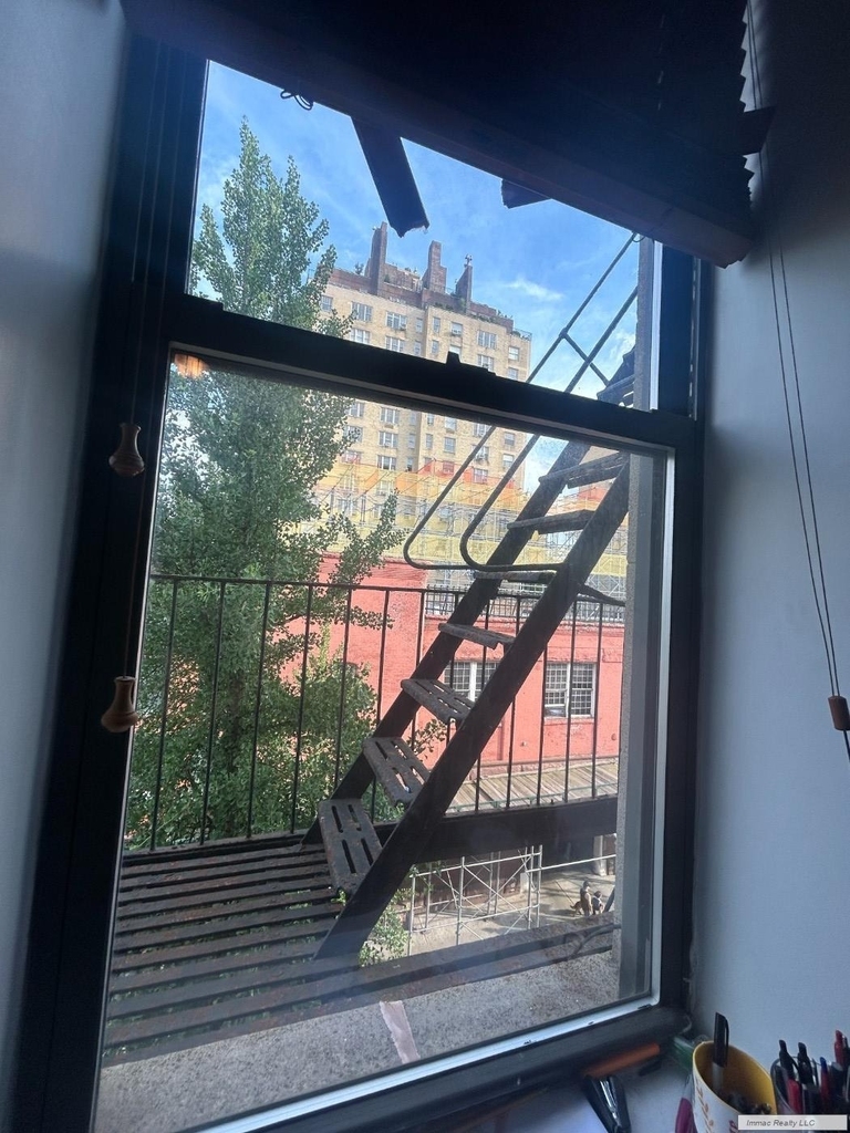 161 W 10th Street - Photo 8