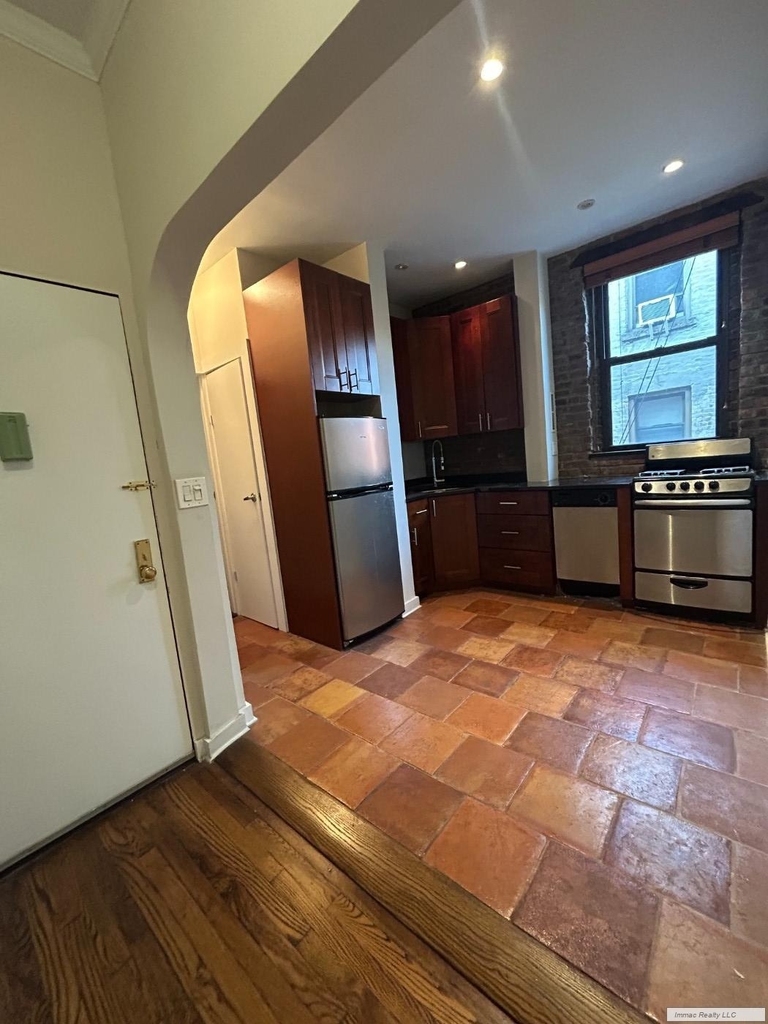 161 W 10th Street - Photo 13