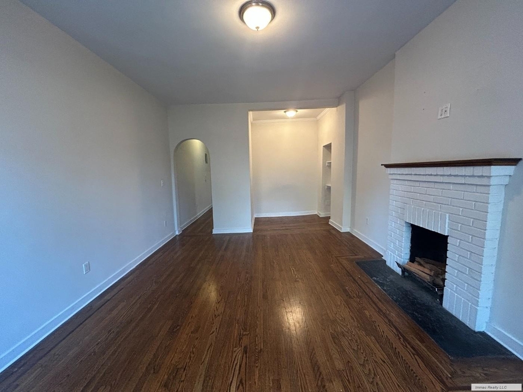 161 W 10th Street - Photo 3