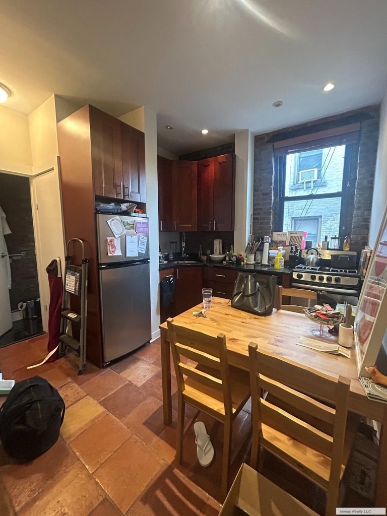 161 W 10th Street - Photo 6