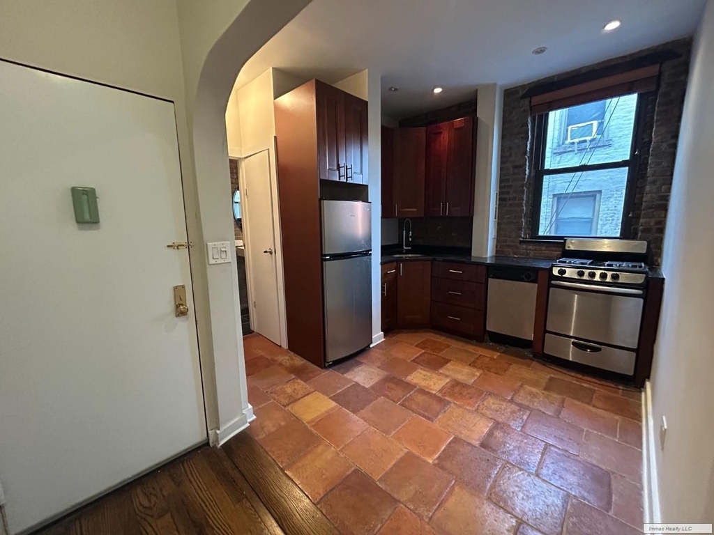 161 W 10th Street - Photo 5