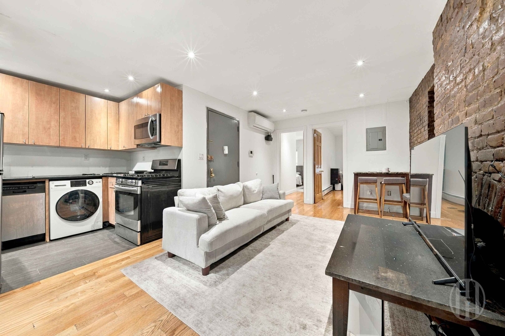 596 3rd Avenue - Photo 3