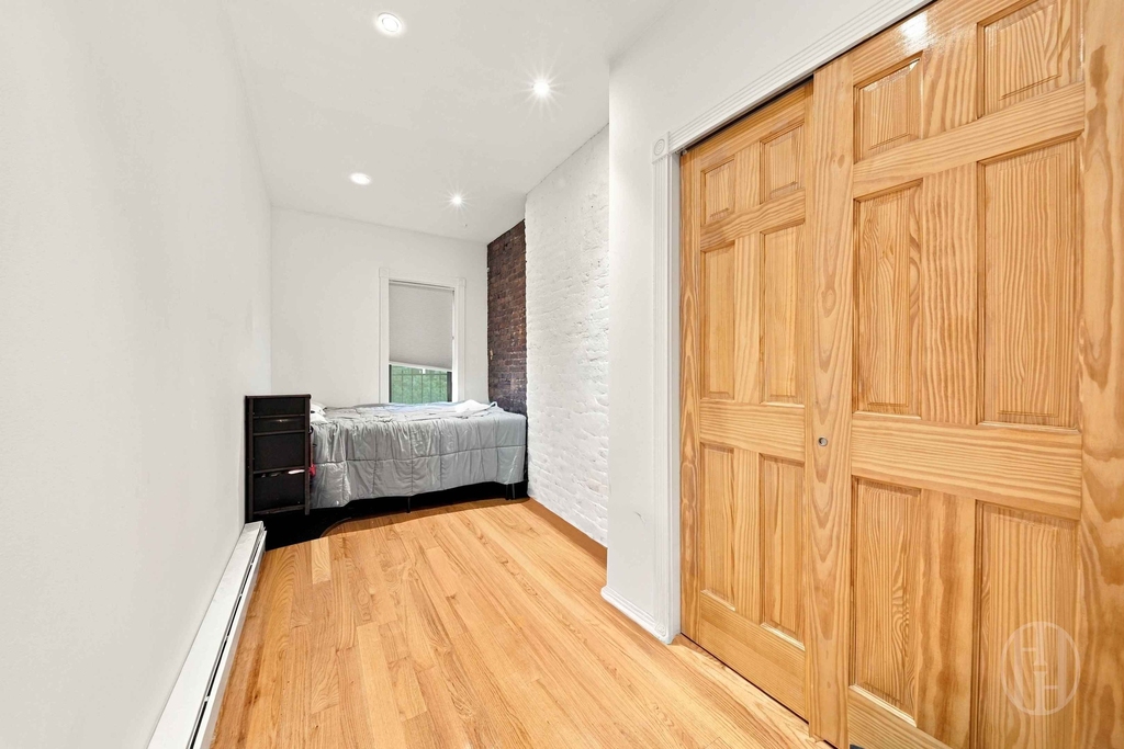596 3rd Avenue - Photo 4