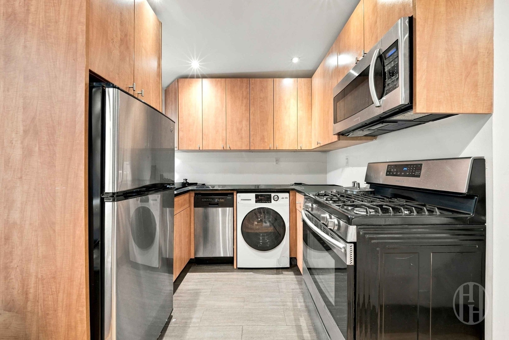596 3rd Avenue - Photo 5