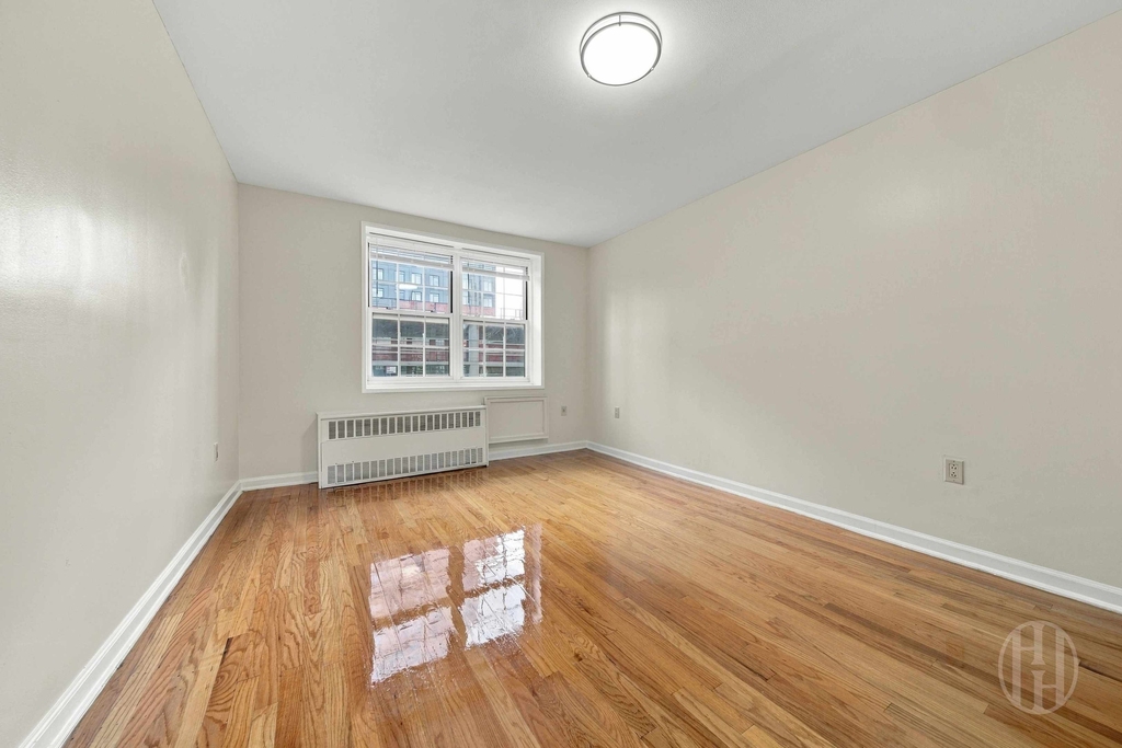 88-25 153rd Street - Photo 2