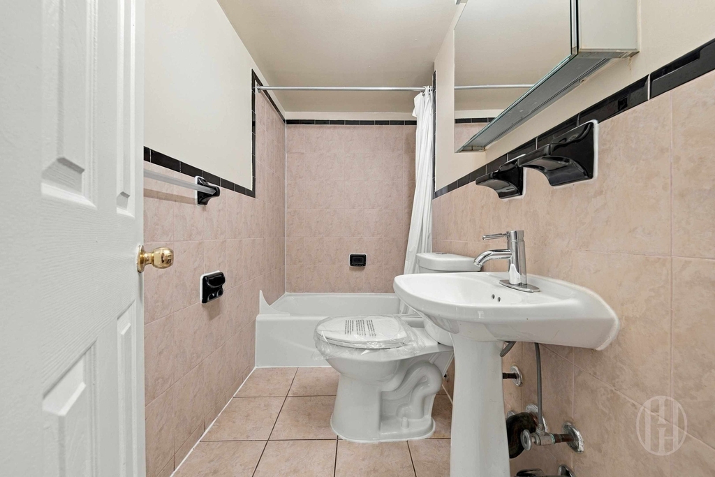 88-25 153rd Street - Photo 8