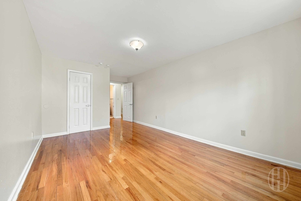 88-25 153rd Street - Photo 3