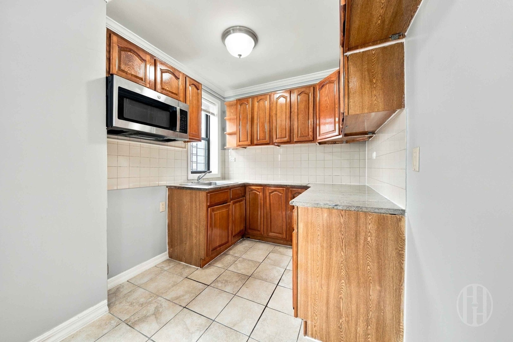 51-25 Van Kleeck Street - Photo 9