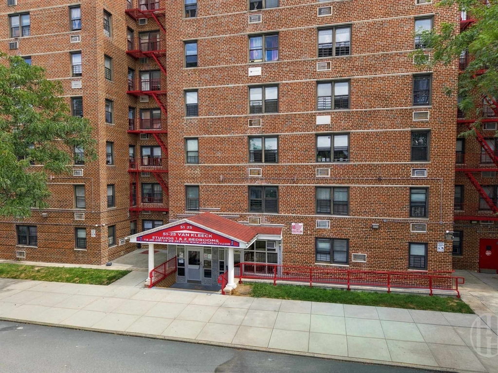 51-25 Van Kleeck Street - Photo 15