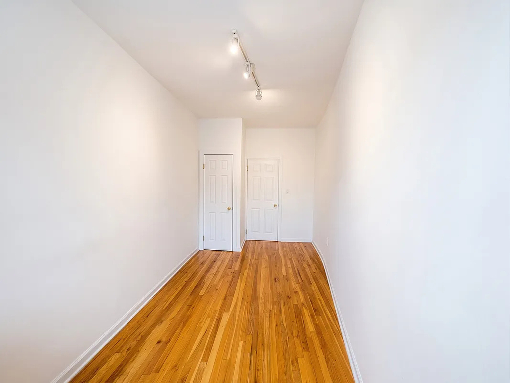 305 Ocean Avenue - Photo 6