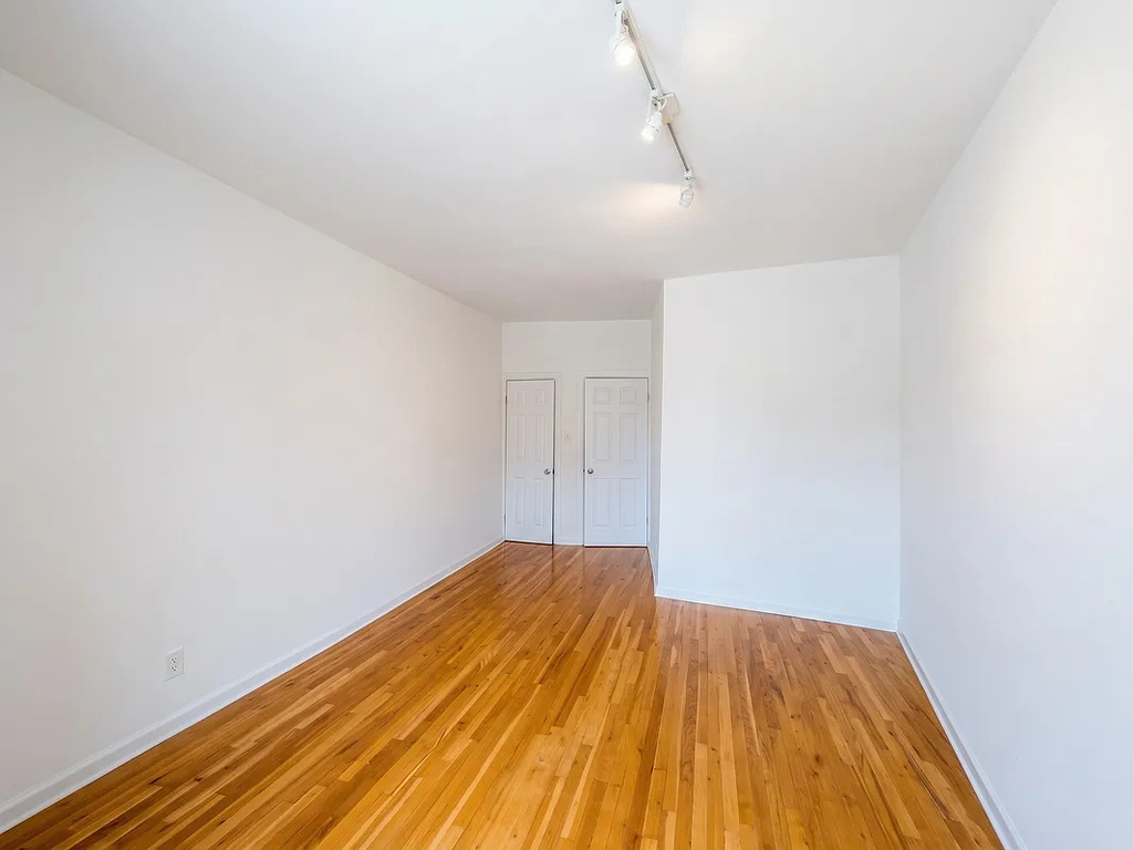305 Ocean Avenue - Photo 5