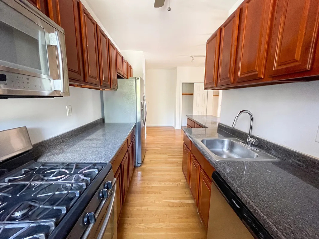 305 Ocean Avenue - Photo 10