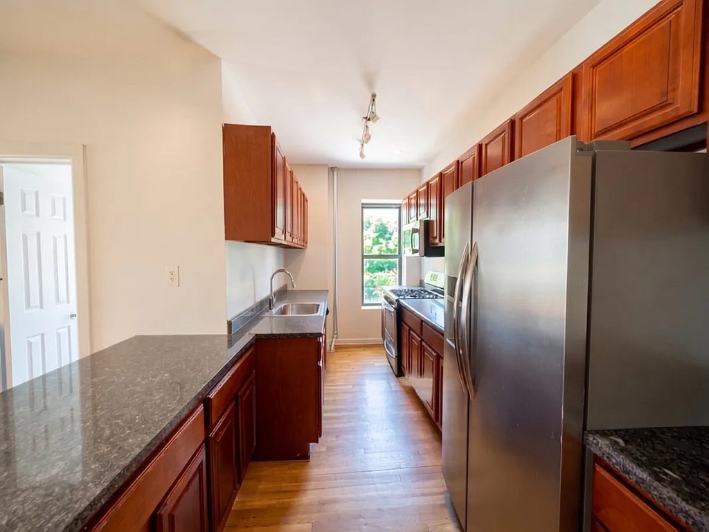 305 Ocean Avenue - Photo 9