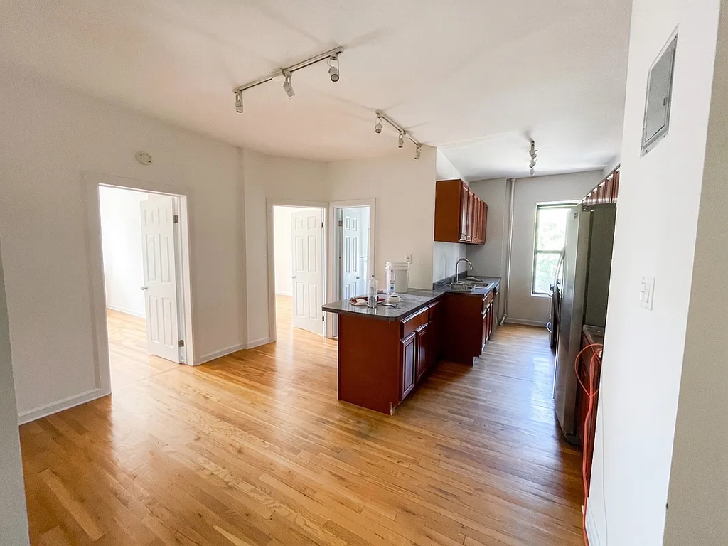 305 Ocean Avenue - Photo 8
