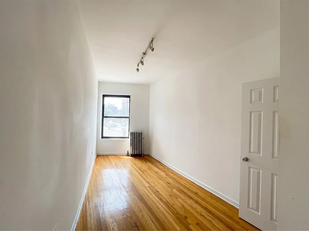 305 Ocean Avenue - Photo 4