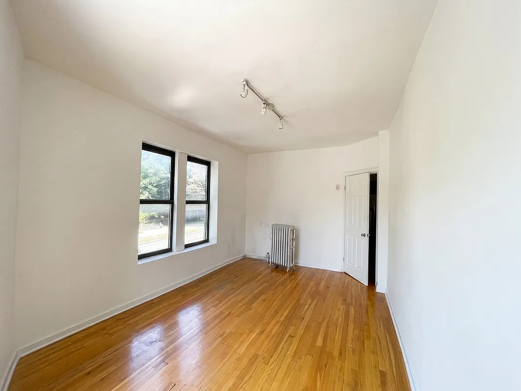 305 Ocean Avenue - Photo 3