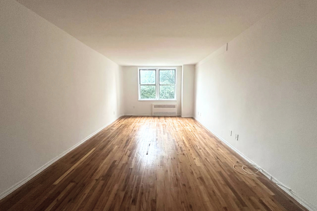 224-10 Jamaica Avenue - Photo 2