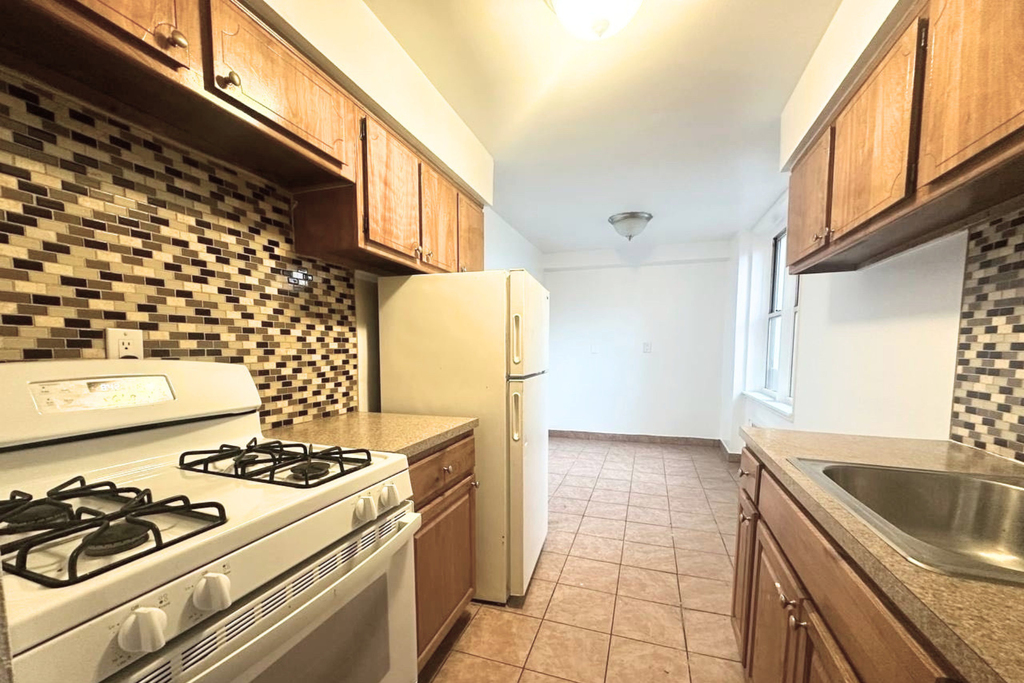 224-10 Jamaica Avenue - Photo 5