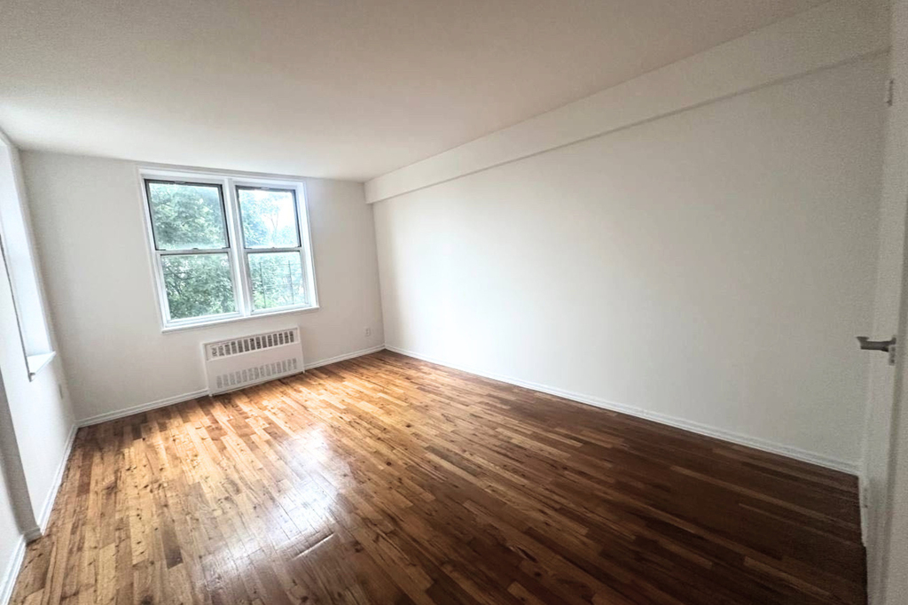 224-10 Jamaica Avenue - Photo 3