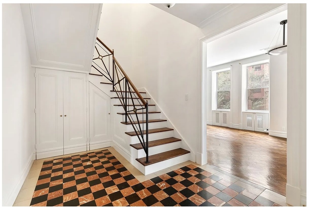 129 E 17th Street - Photo 2