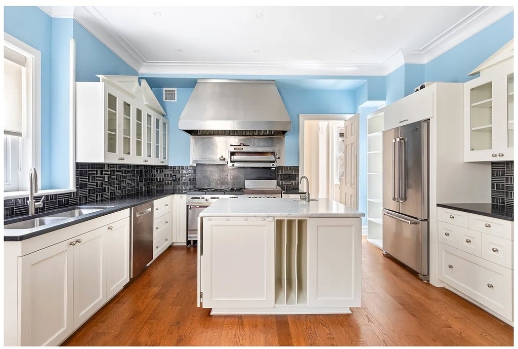129 E 17th Street - Photo 5