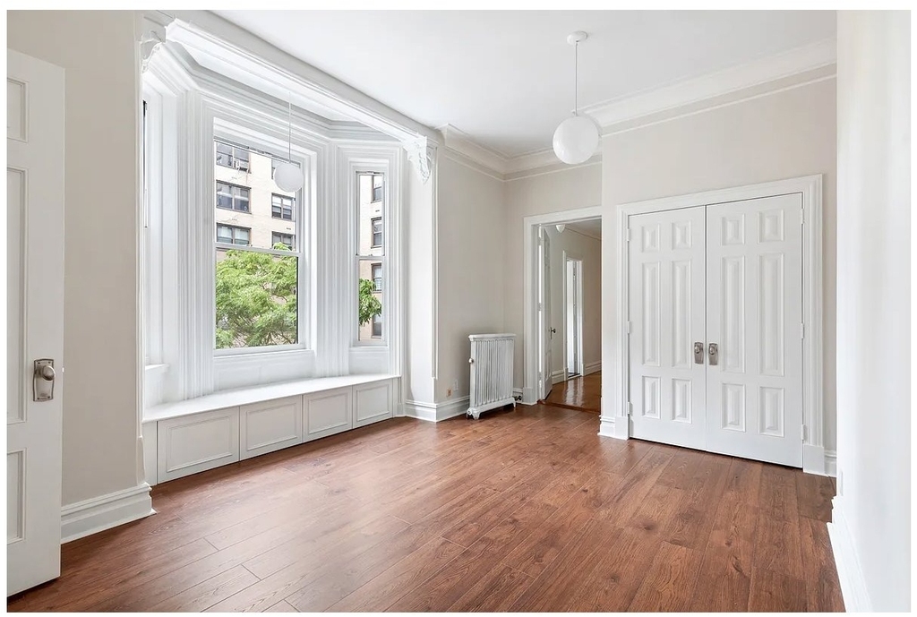 129 E 17th Street - Photo 14