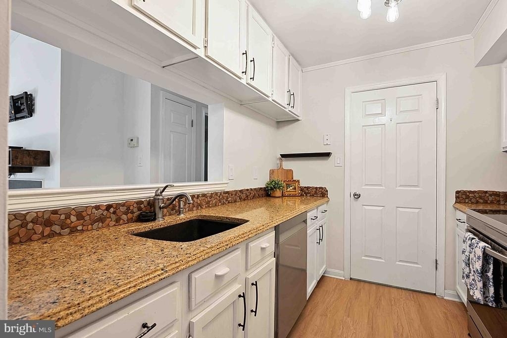 5704 Shadwell Court - Photo 8