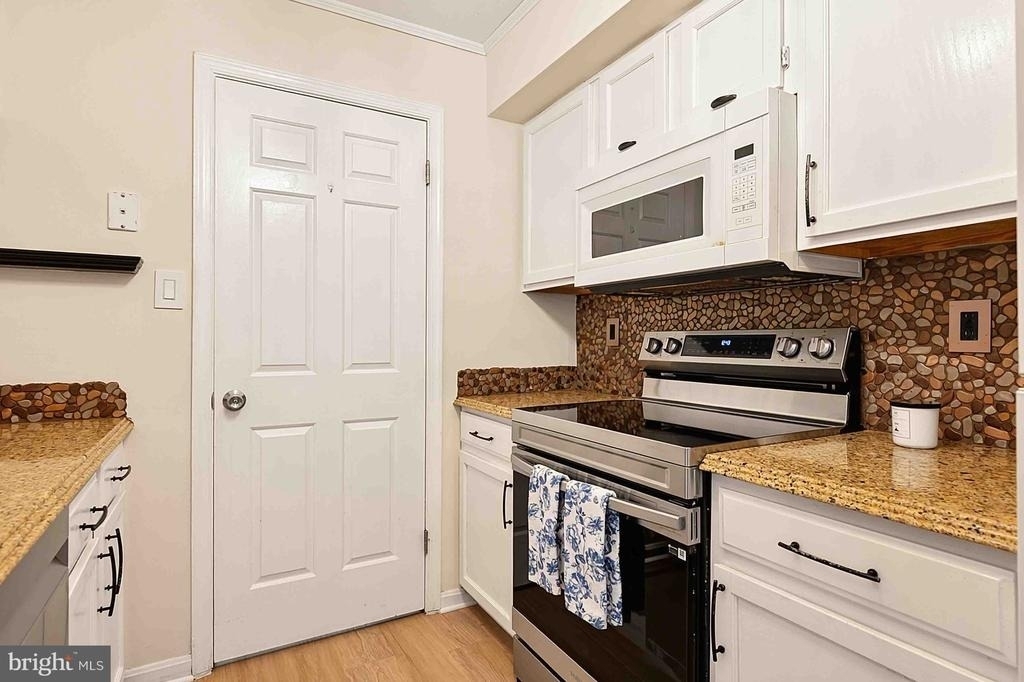 5704 Shadwell Court - Photo 9