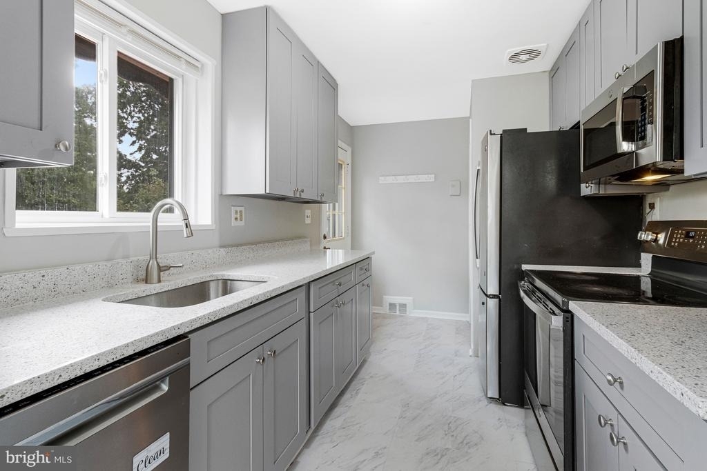 7025 Strathmore Street - Photo 24