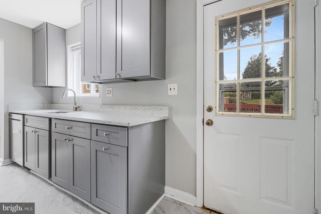 7025 Strathmore Street - Photo 27