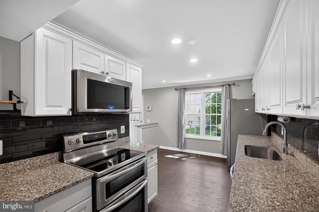 6176 Martins Landing Court - Photo 7