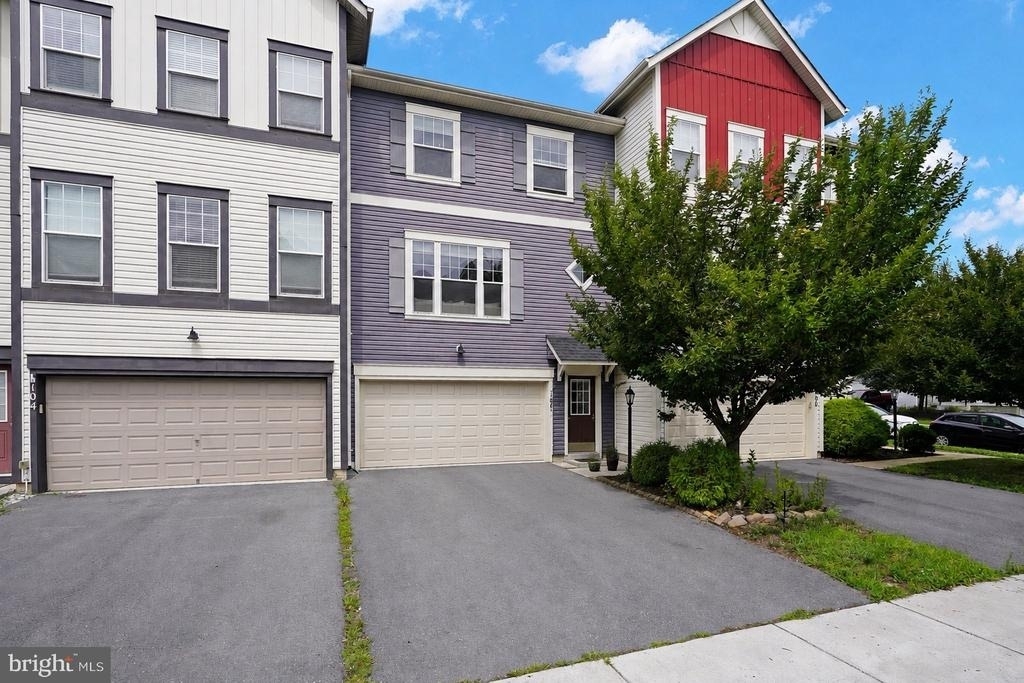 102 Gretchen Court - Photo 0