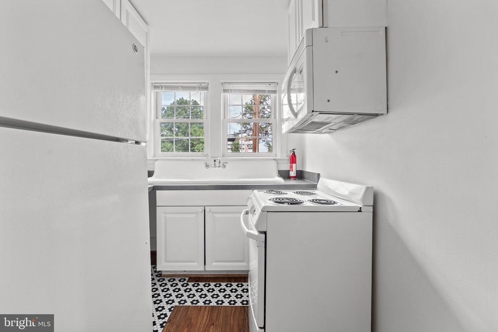715 William Street - Photo 10