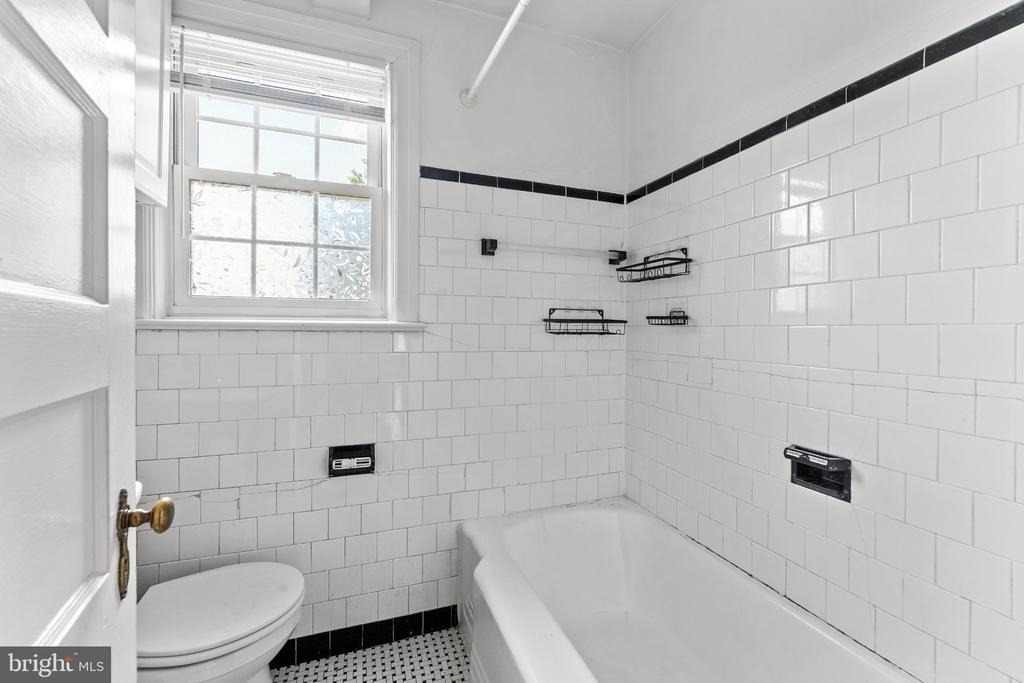 715 William Street - Photo 16